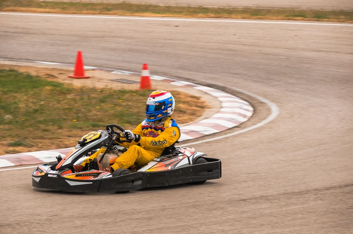 Découvrez l'histoire du karting : des débuts modestes aux compétitions 2026 trépidantes